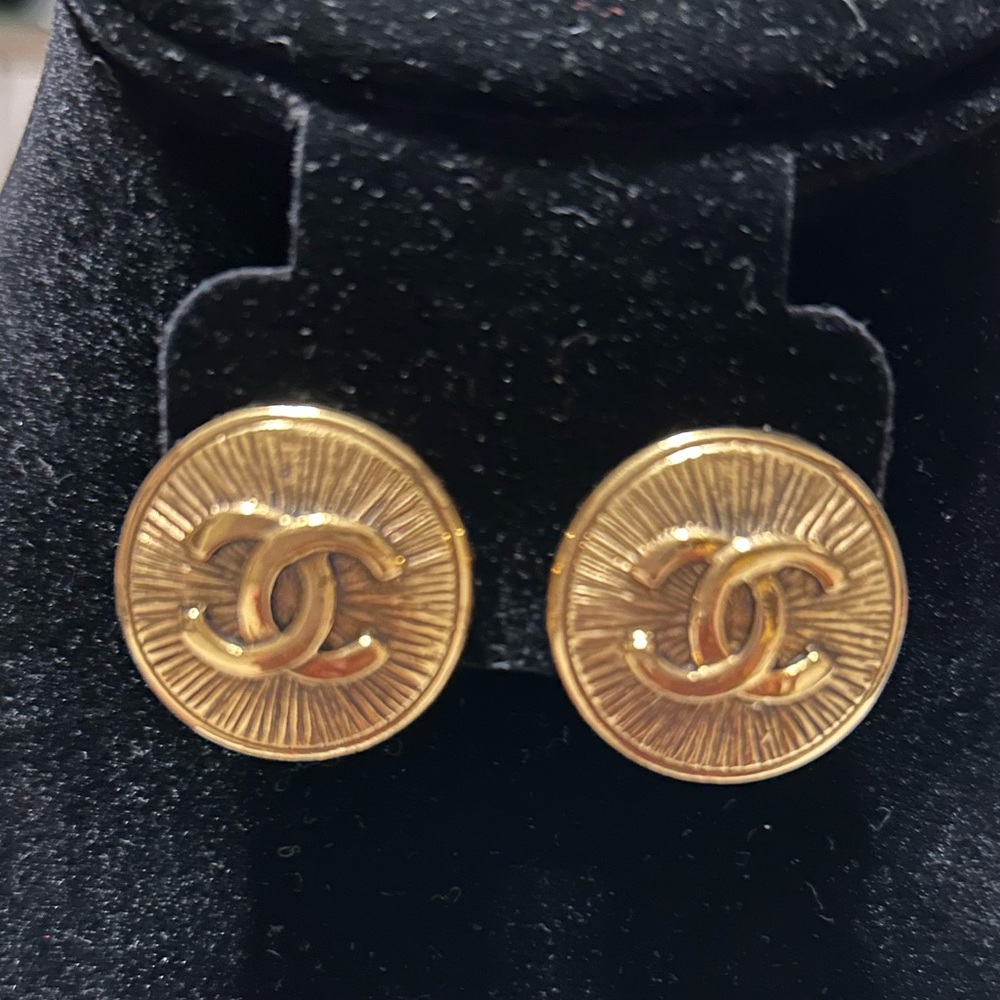 ❣️SOLD❣️CHANEL VINTAGE EARRINGS